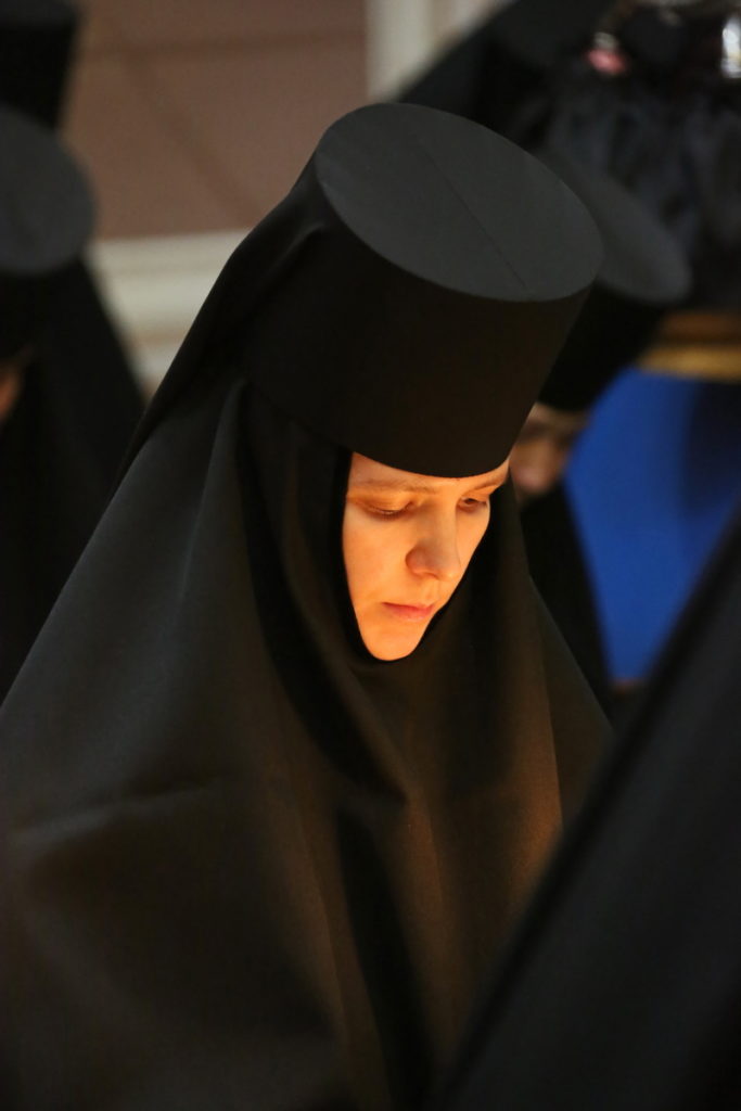 Монахиня в клобуке