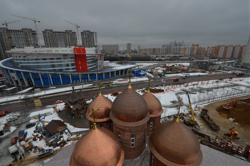 Храм на ходынке. Парк Ходынское поле зимой. Индуистский храм в Москве на Ходынке. Ходынское поле парк Церковь. Храм Сергия Радонежского на Ходынском поле.