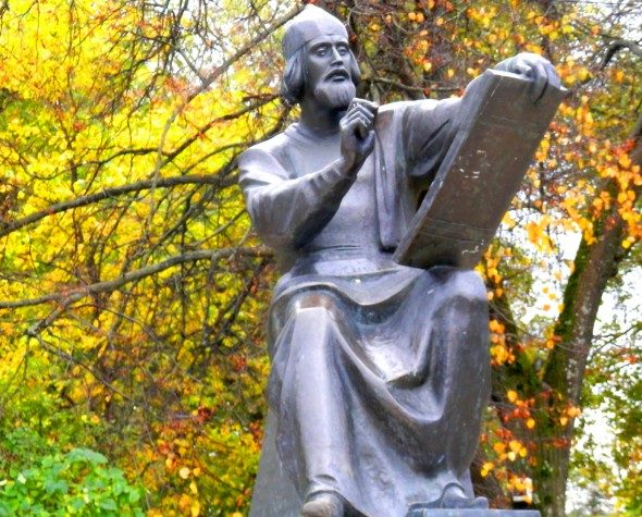 Памятник Андрею Рублеву