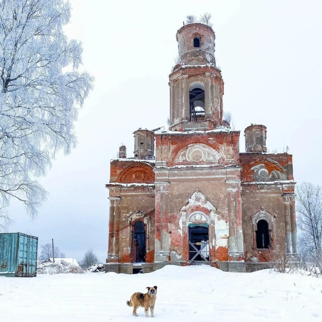 Разрушенная церковь Тихвинской иконы