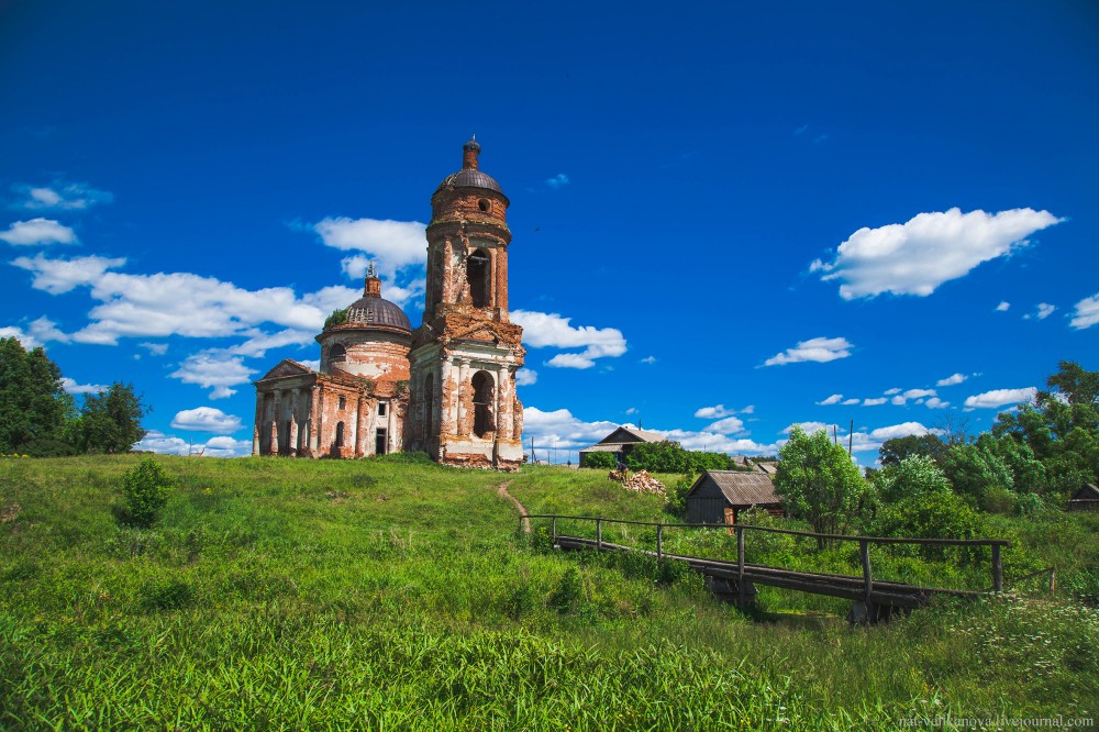 Тихвинская церковь в селе Вороновка