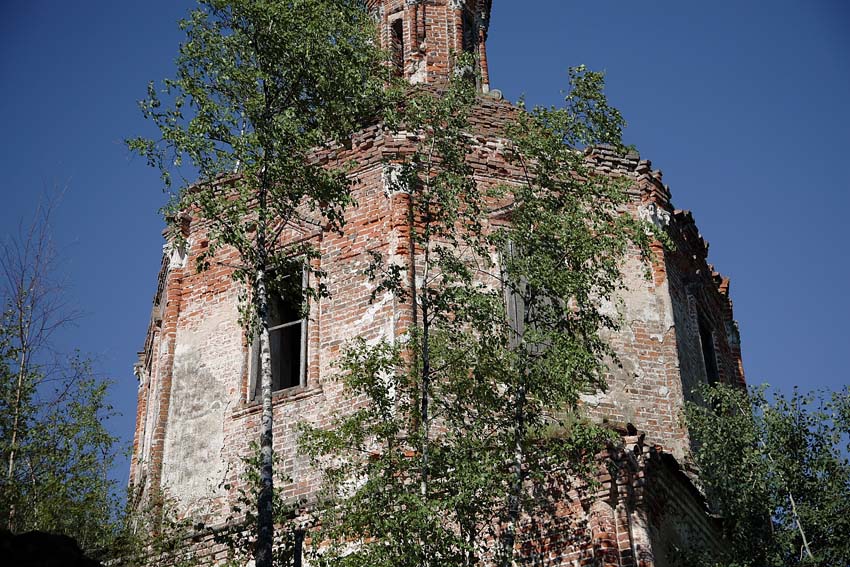 Разрушенная Казанская церковь в Михальцево