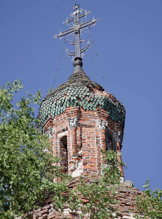 разрушенная Казанская церковь в Михальцево