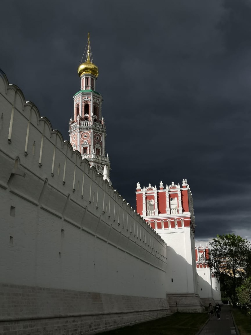 Новодевичий монастырь: в Москве экскурсия, история, адрес, расписание,  кладбище, фото, парк, реставрация, музей, башня Софии, церковь, отзывы,  парковка