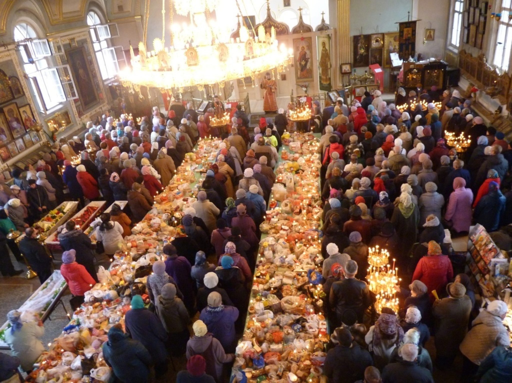 Пасха в 2022. Радоница панихида. Свечи в церкви. Радоница поминовение усопших. С днём поминовения усопших родительская.
