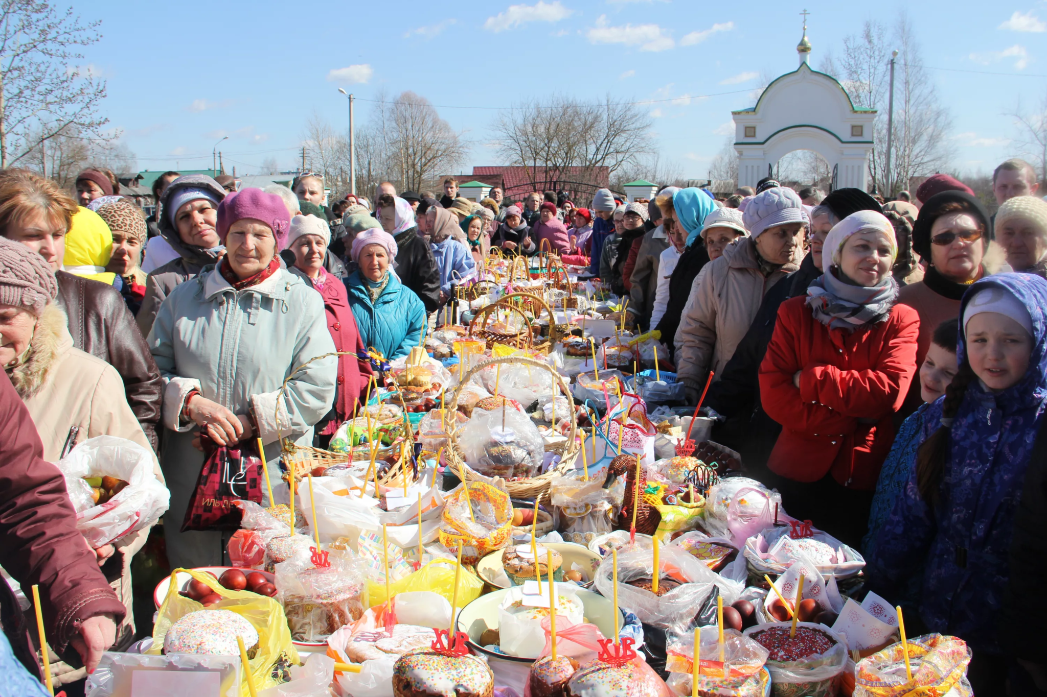 Какого числа отмечают пасху в 2024. Освящение куличей. Освятить кулич. Пасха храм. Празднование православных праздников.