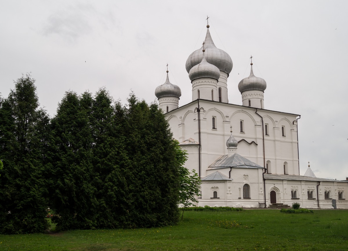 Варламо хутынский монастырь новгородская область. Варлаамо-Хутынский монастырь. Спасо-Преображенском соборе Варлаамо-Хутынского монастыря. Варлаамо-Хутынский Спасо-Преображенский монастырь.