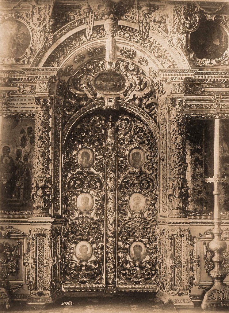 Вид на царские врата в церкви Воскресения Словущего в Кремле. Москва.