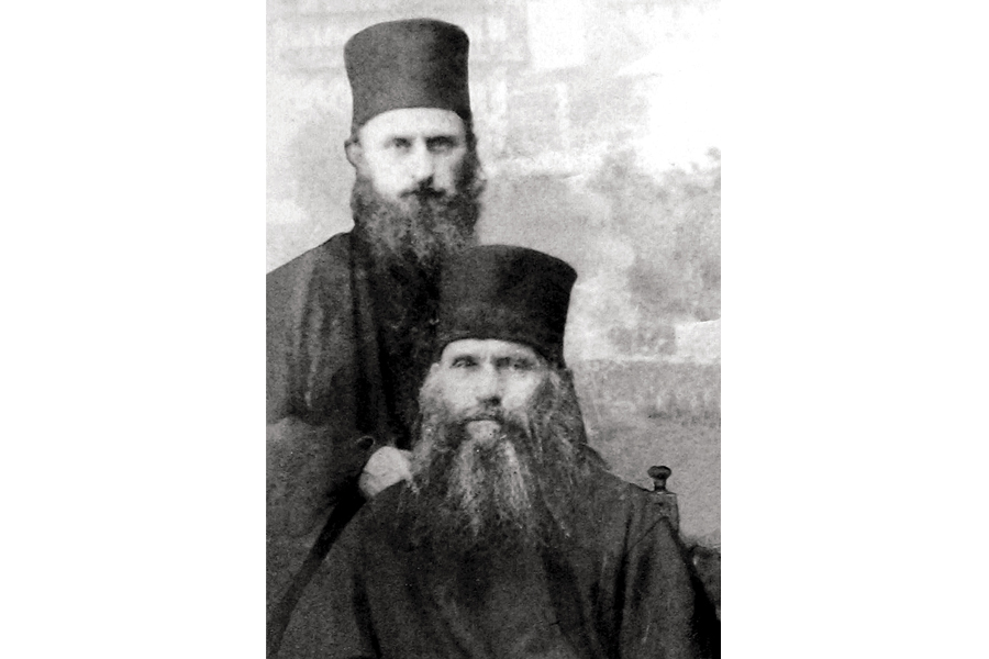 Преподобный Силуан Афонский со своим учеником иеродиаконом Софронием Сахаровым