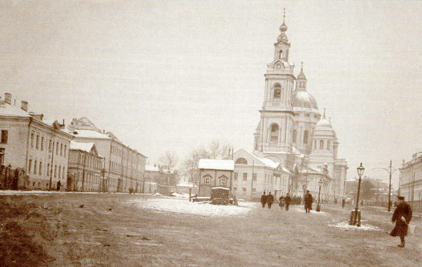 Елоховская улица и церковь Богоявления 1914г