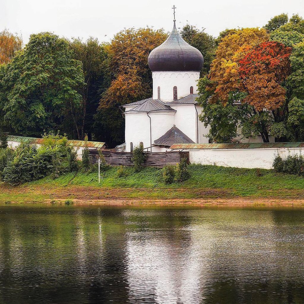 Псковский Мирожский монастырь